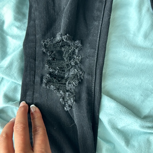 American Eagle Black Hi-Rise Jeggings with Rips 🖤 - Picture 7 of 8
